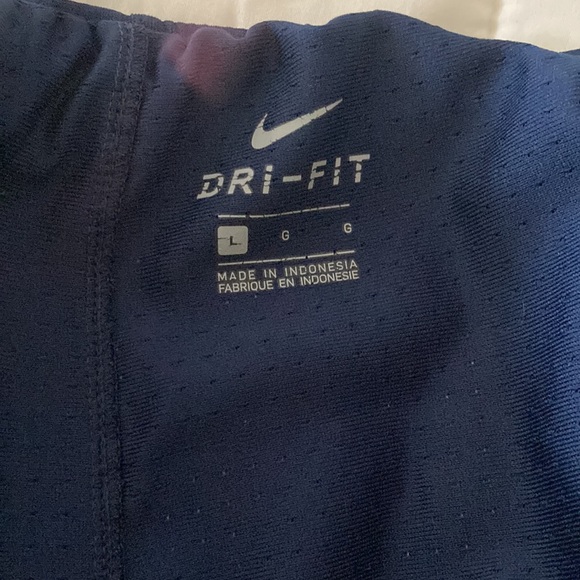 Nike - Large - Gonzaga color shorts - Picture 6 of 6